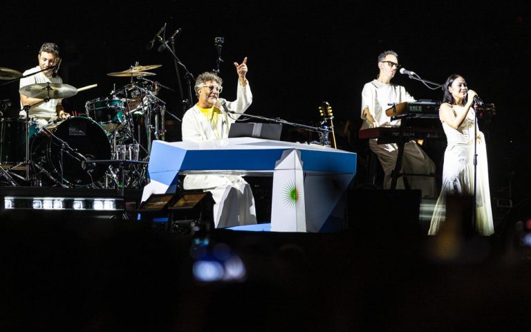 Fito Páez le dedicó una estrofa de amor a Sofía Gala en medio de su show en Rosario: el video