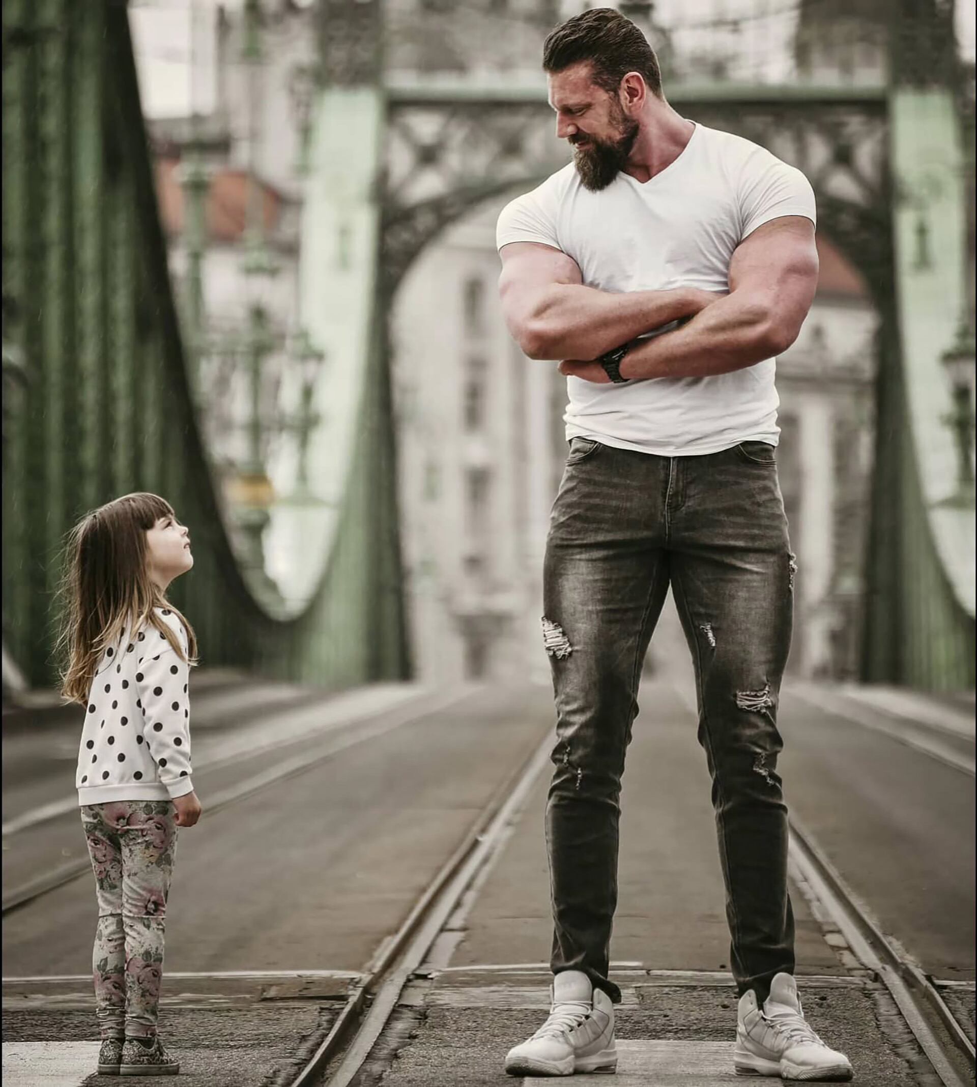 Mide casi 2.20 metros (Instagram: @thedutchgiant)