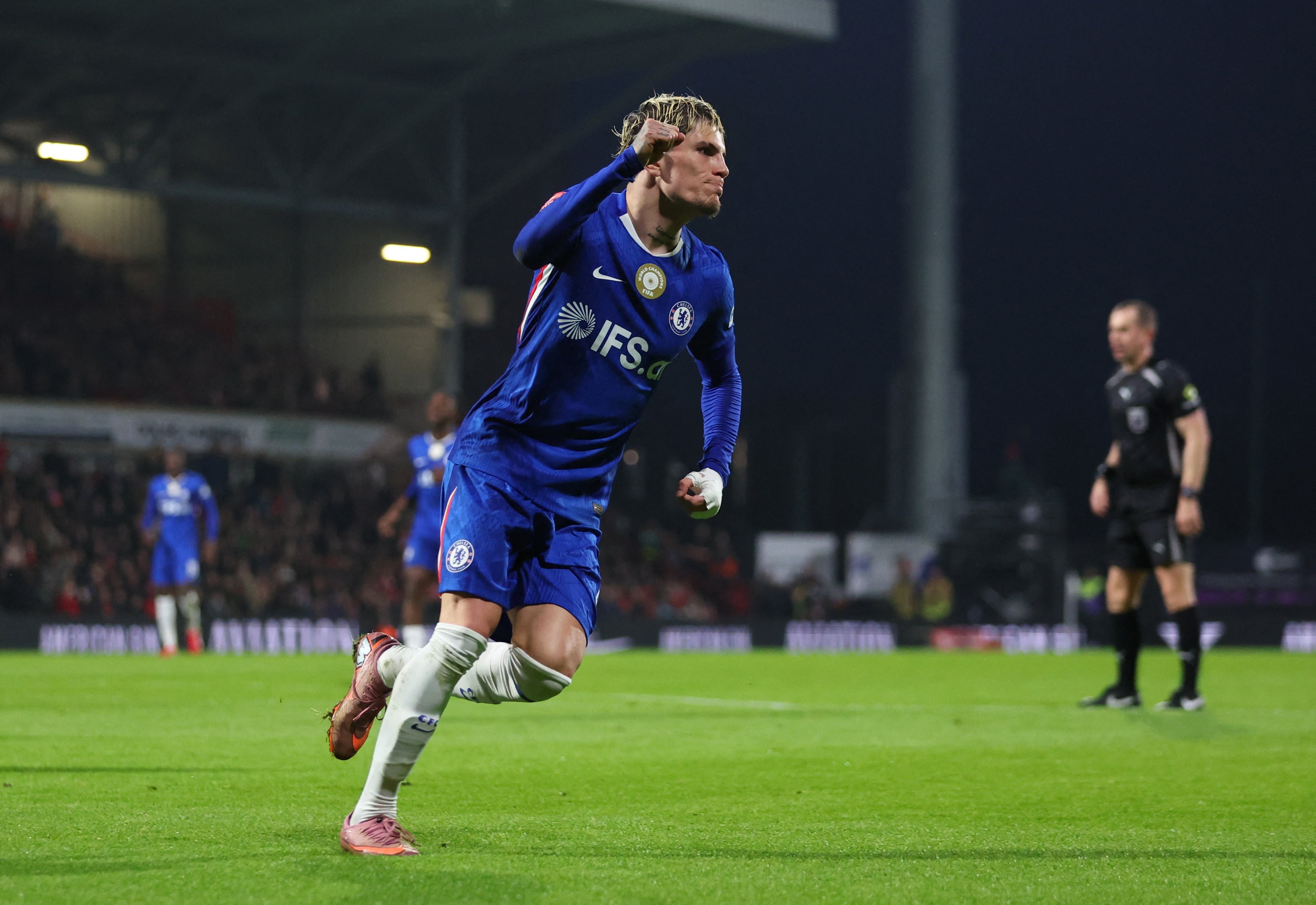 Chelsea remontó para el 4-2 y se instaló en cuartos de final de la FA Cup (Reuters/Ed Sykes)