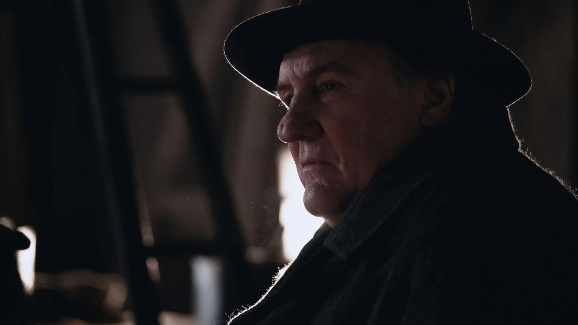 Gerard Depardieu interpretó a Jules Maigret en una película de Patrice Leconte. 