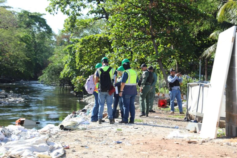 Gobierno panameño ordena detener actividades en río Abajo por daño ambiental