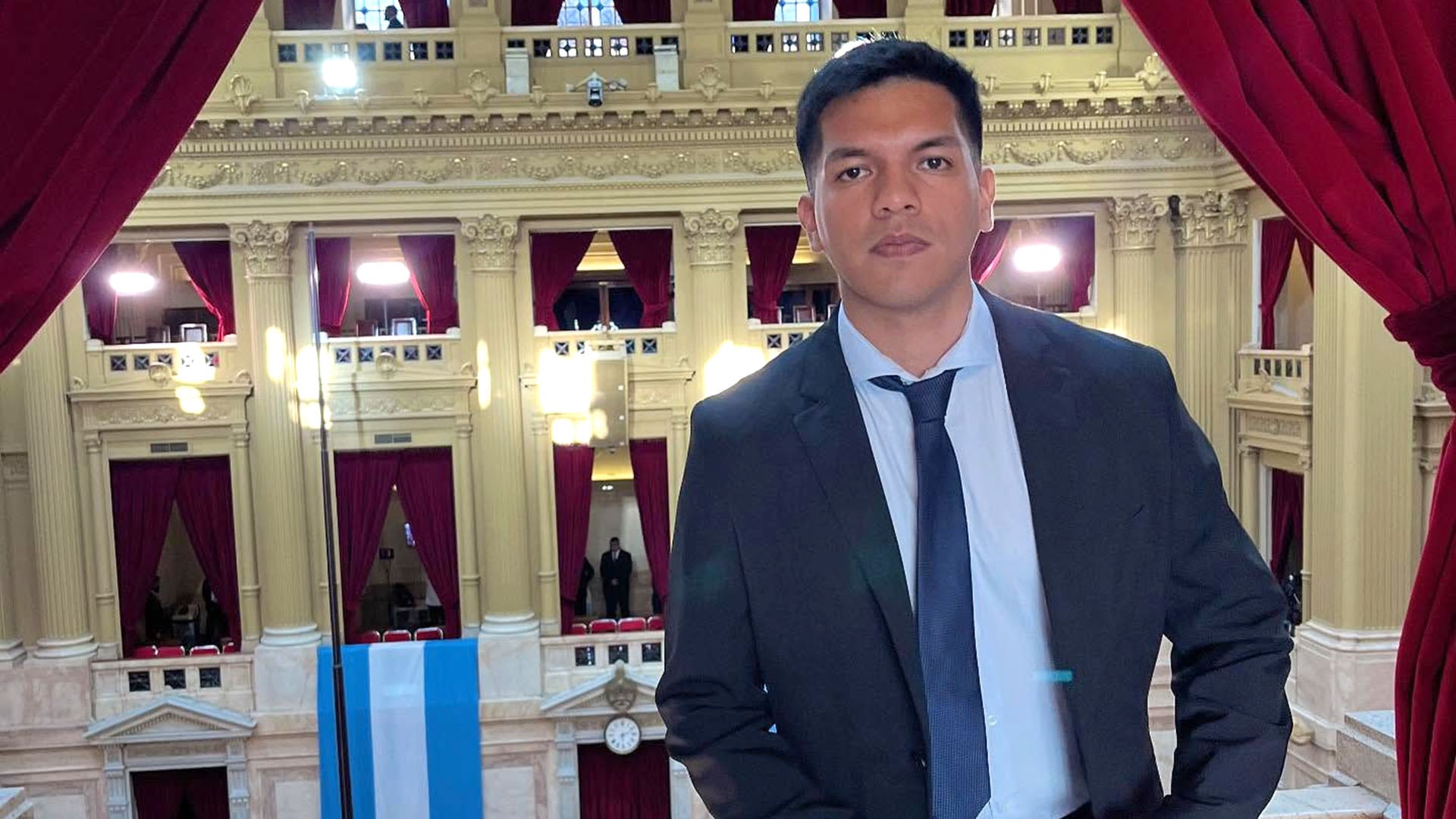 Enzo Ferreira, militante de LLA, se presenta en sus redes como periodista y además es licenciado en Ciencias Políticas recibido en la Universidad del Norte Santo Tomás de Aquino (@enzo_ferreira97)