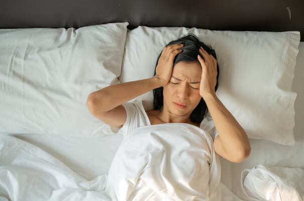 Dormir menos de seis horas por noche incrementa el riesgo de acumular grasa abdominal hasta en un 30% (Imagen Ilustrativa Infobae)