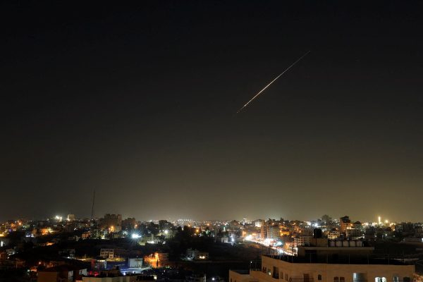 Guerra en Medio Oriente: Irán y Hezbollah atacaron a Israel, que respondió con bombardeos masivos