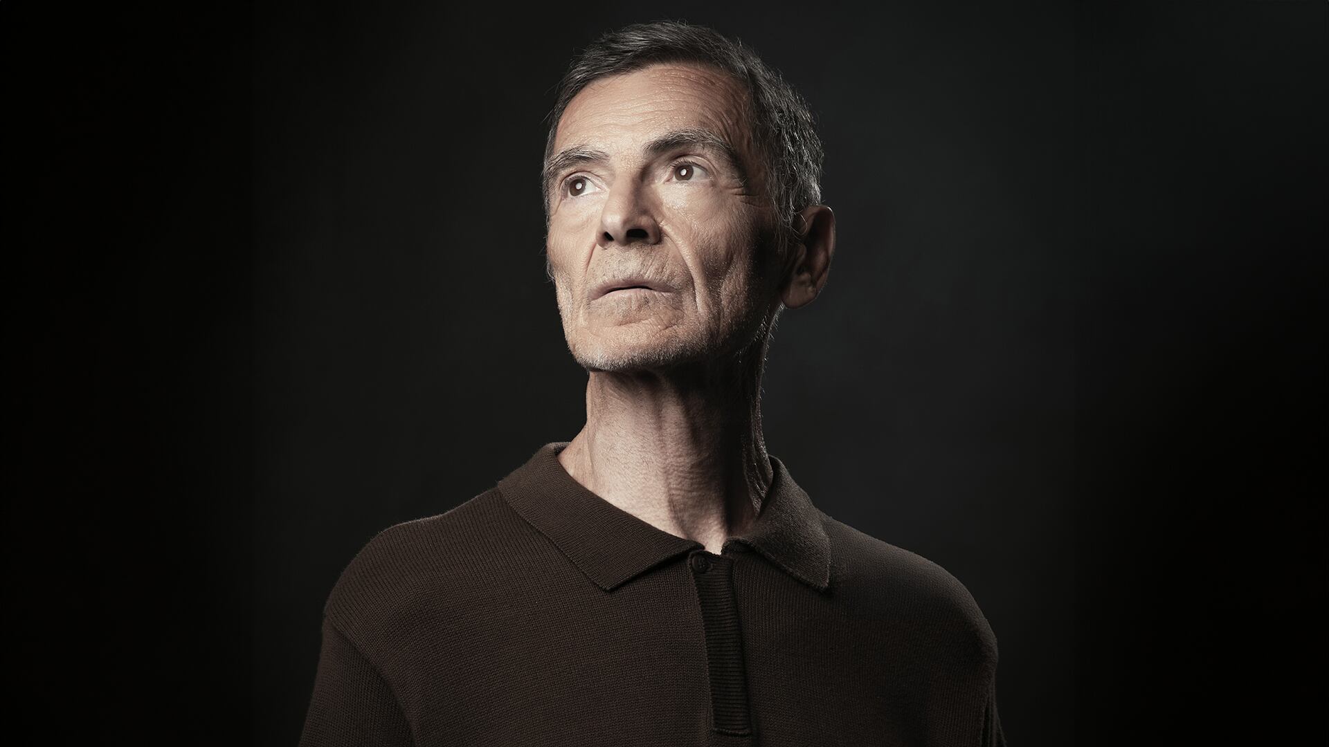 La obra habla de la soledad del hombre, una soledad más profunda que la física