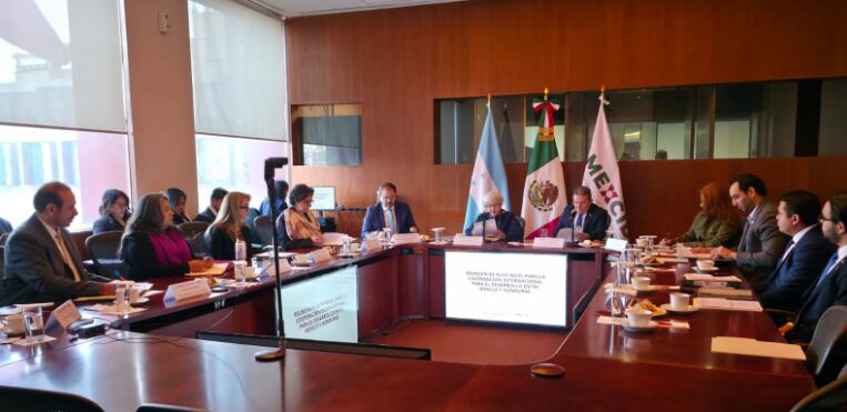 Representantes de Honduras y México consolidan acuerdos de cooperación bilateral para fortalecer el desarrollo mesoamericano./(Radio Cadena Voces)