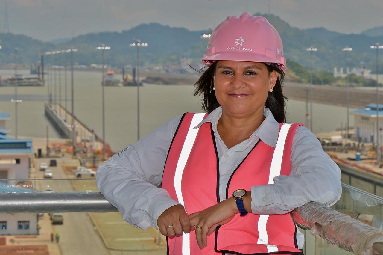 Ilya Espino de Marotta se convirtió en 2020 en la primera mujer subadministradora del Canal de Panamá. Cortesía ACP
