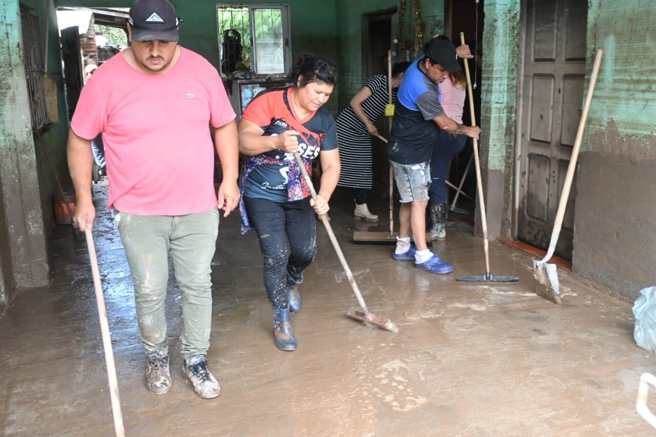A lo largo del sábado, las autoridades y organizaciones se dedicaron a limpiar los hogares