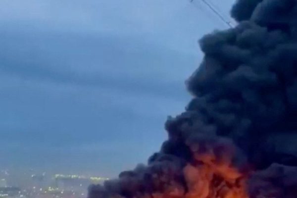 Irán atacó con drones un edificio gubernamental de Kuwait: tras un voraz incendio quedó seriamente dañado