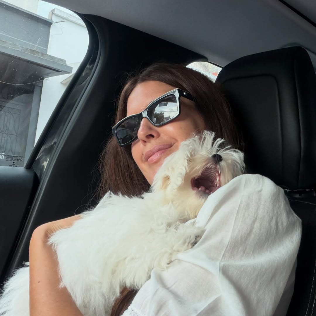  Macedo aprovecha cada salida para mimar a Molly, que ya es la compañera inseparable de la familia