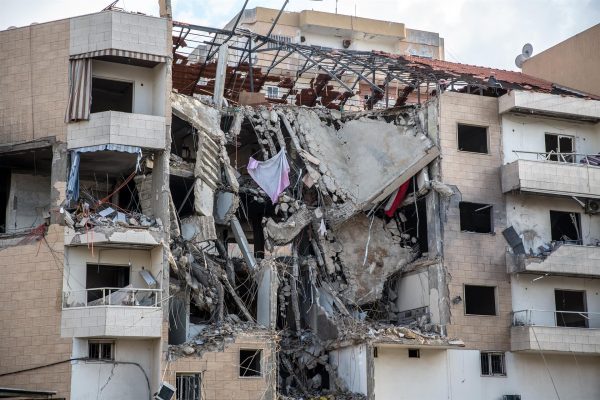 Israel bombardeó posiciones de Hezbollah en Líbano tras un ataque masivo con cohetes y drones contra el norte del país