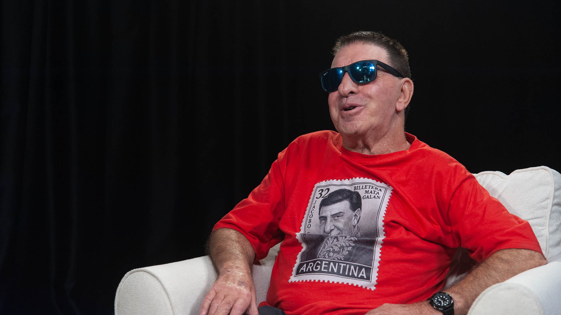 Su número fetiche era el treinta y dos. Con ese número, en 1988, saltó la banca del Casino de Mar del Plata y ganó cerca de 4.200.000 dólares