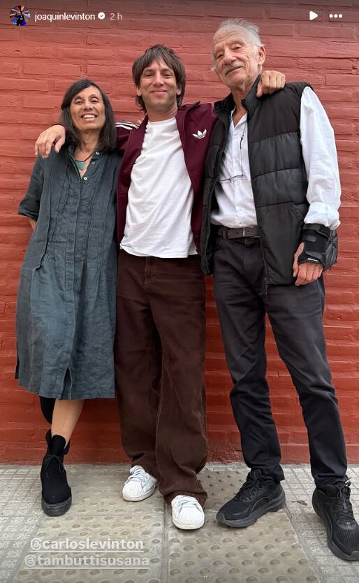 Joaquín Levinton con sus padres, Carlos y Susana