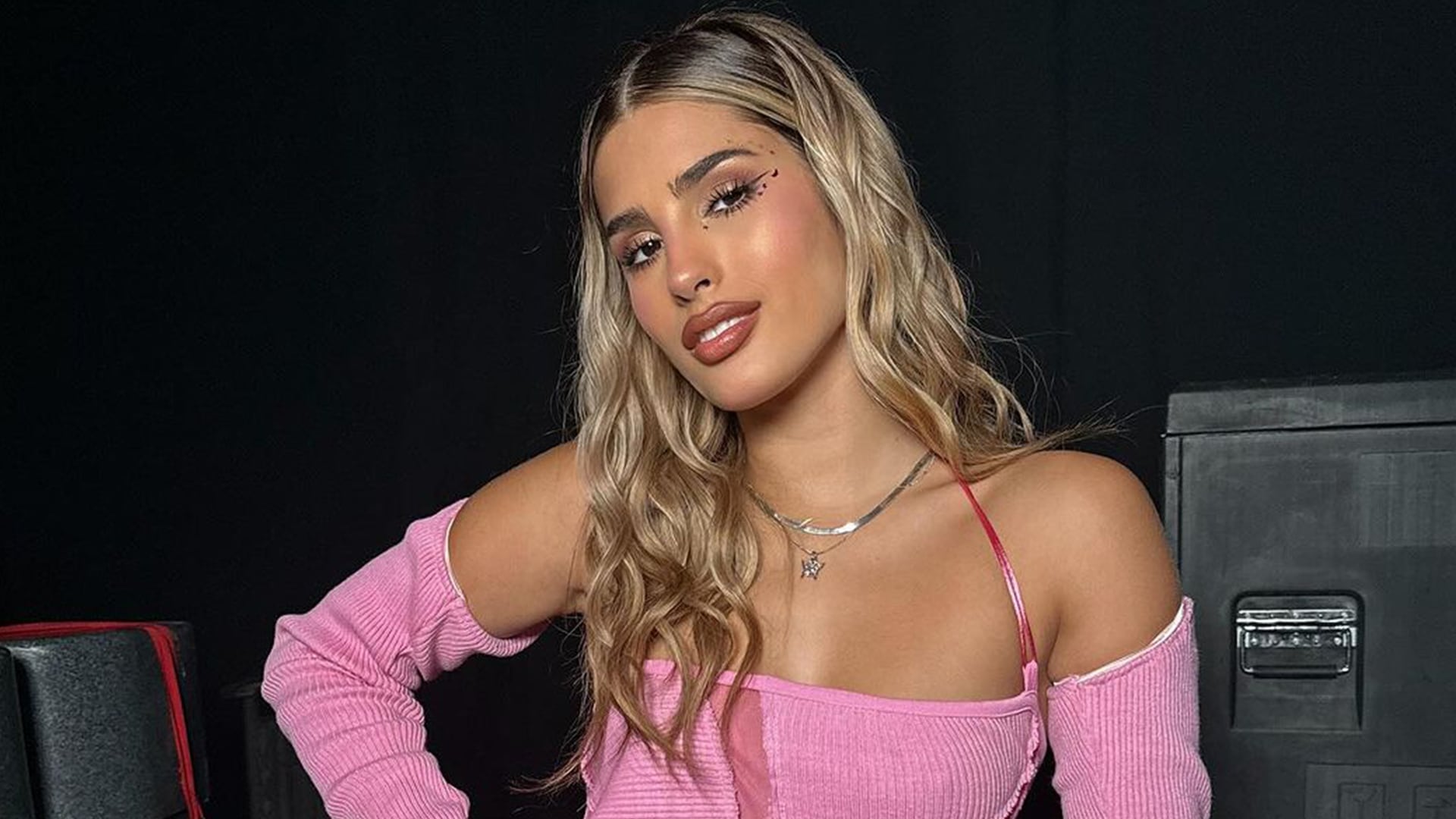 Antes de la llegada de Chimuela, Julieta Poggio prepara el hogar con cama, juguetes y accesorios para gatos adaptados a sus necesidades