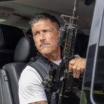 Kick Gurry protagoniza CAUGHT, la serie que enfrenta el caos con humor: “Necesitamos encontrar la risa entre nosotros”