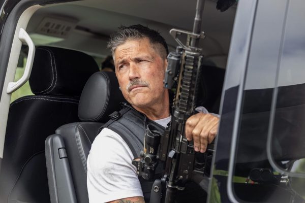 Kick Gurry protagoniza CAUGHT, la serie que enfrenta el caos con humor: “Necesitamos encontrar la risa entre nosotros”