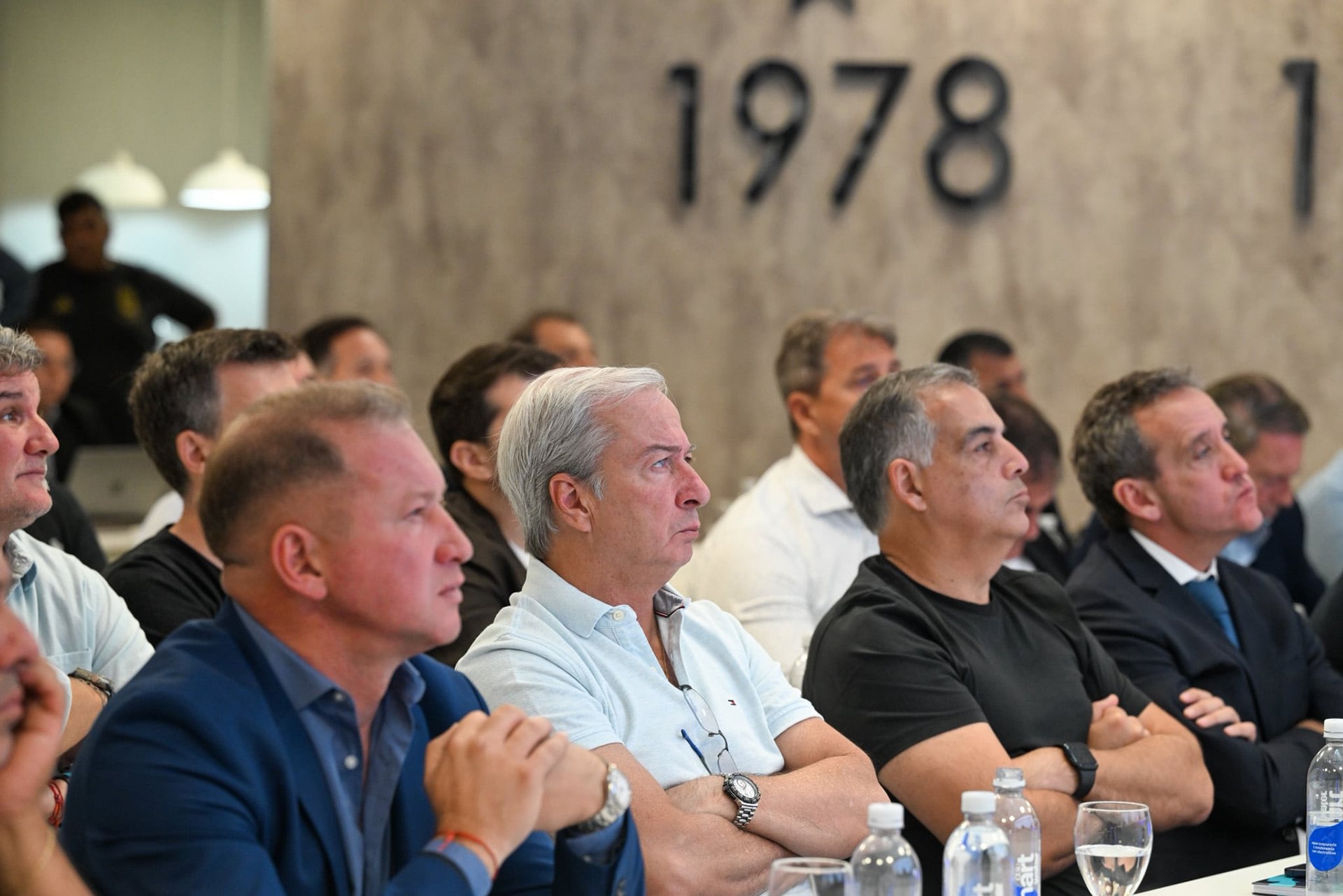 Algunos de los dirigentes de los clubes argentinos que decidieron realizar un paro del fútbol en apoyo a la AFA por las denuncias del ARCA por presunta evasión 