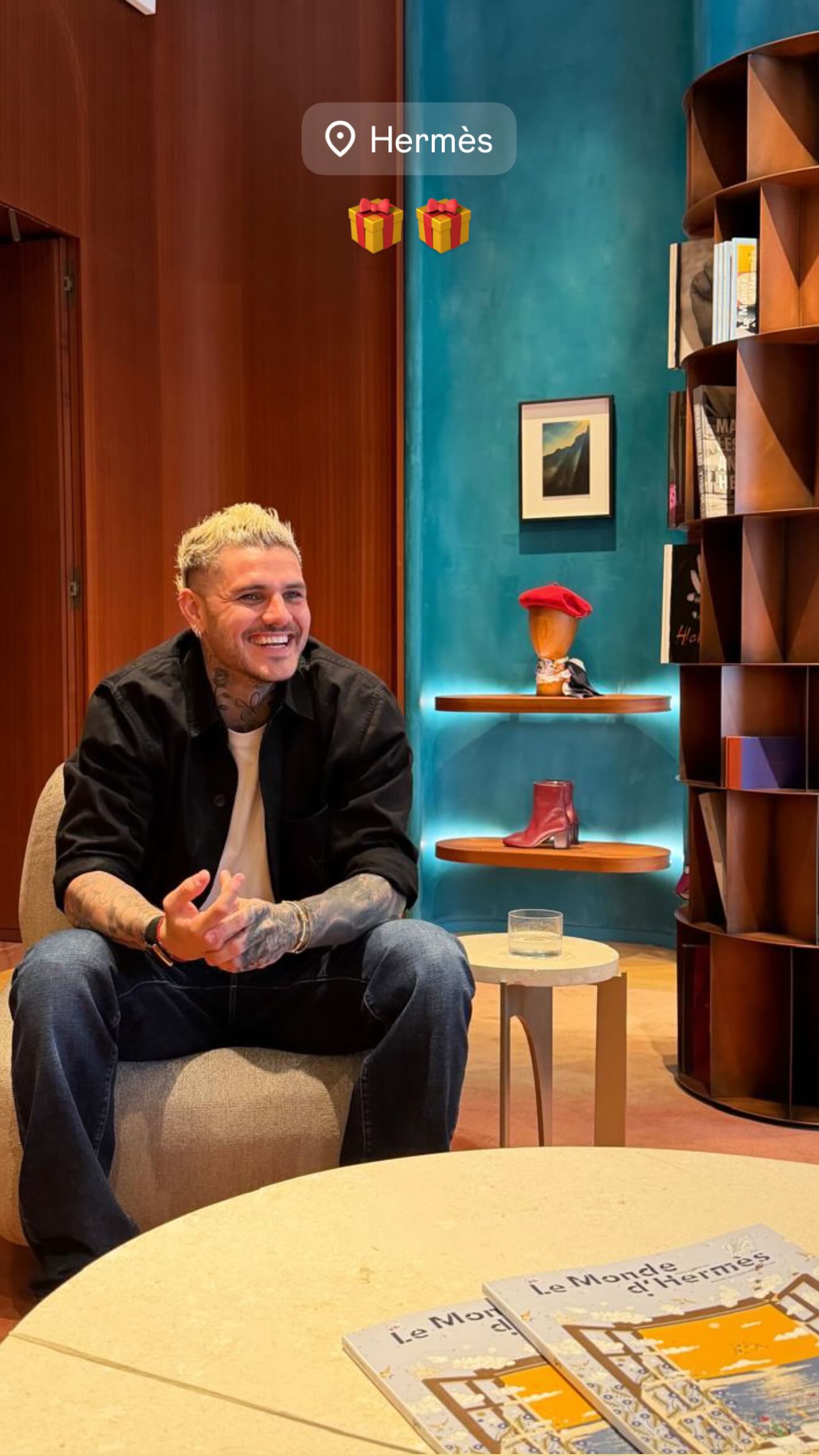 El regalo del delantero del Galatasaray es de una reconocida marca francesa 