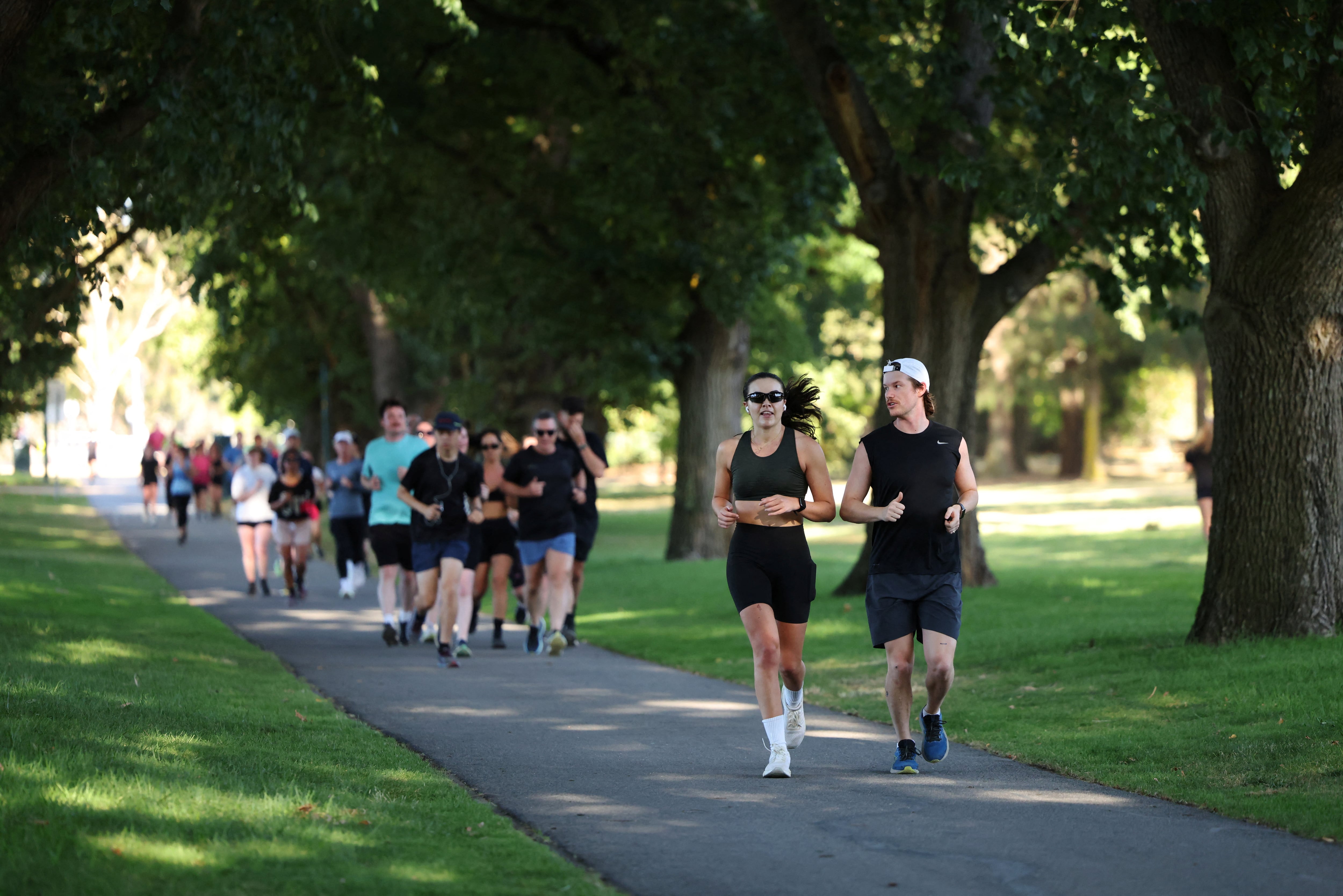 Investigaciones prueban que avances en salud ya se logran al pasar de inactividad a realizar entre 2.500 y 3.000 pasos diarios (REUTERS/Hollie Adams)
