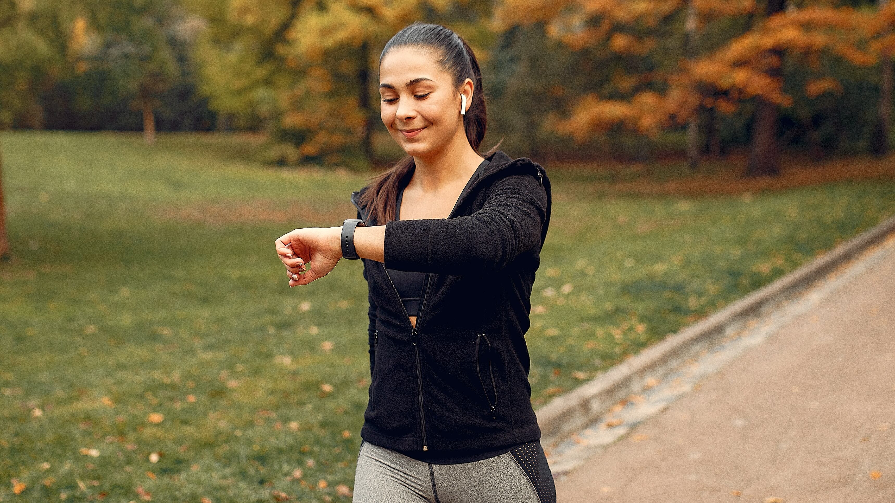 Adaptar el objetivo de pasos al nivel inicial de actividad resulta esencial para lograr mejoras individualizadas en bienestar físico (Freepik)