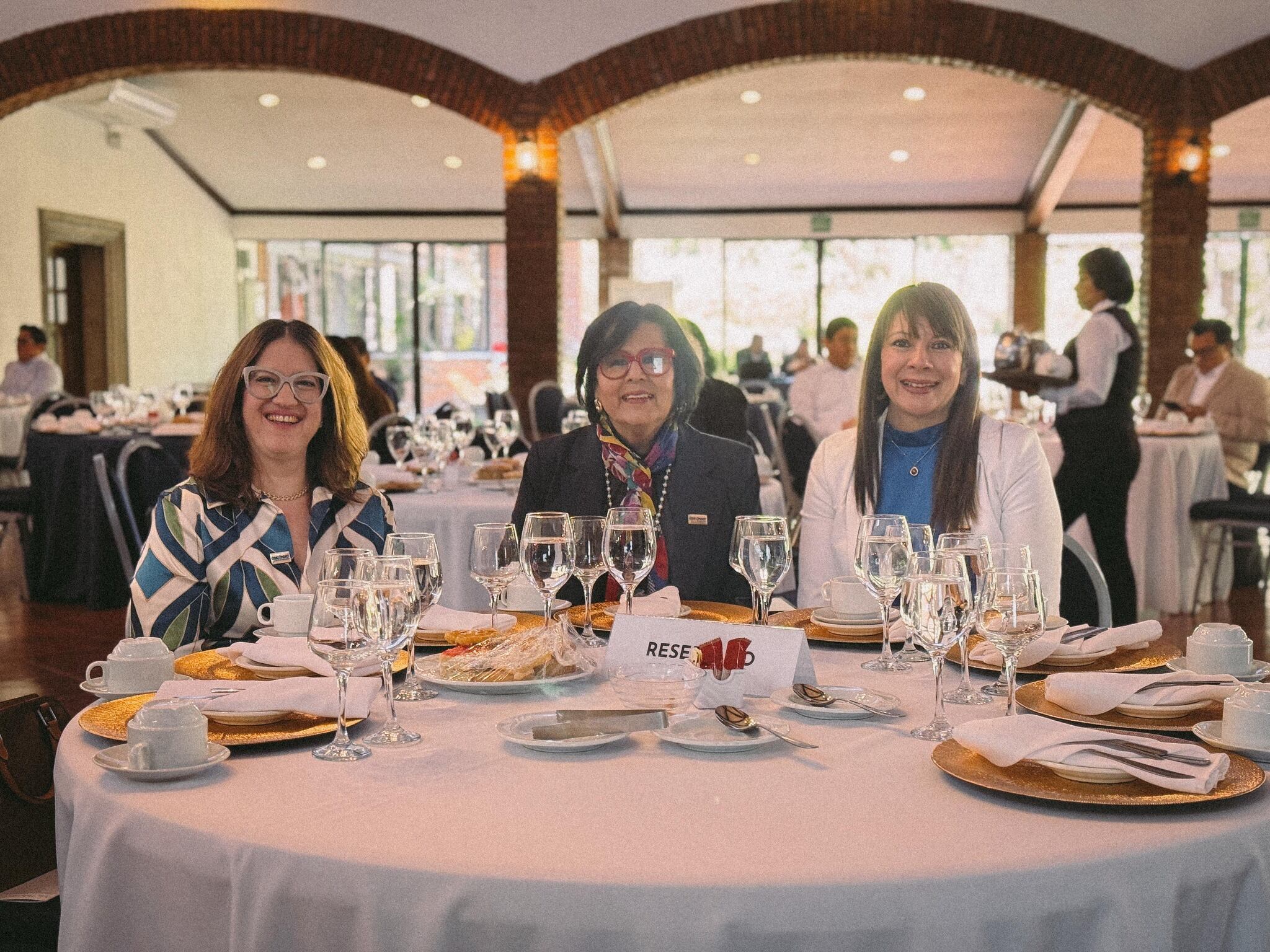 Silvia Cuéllar (al centro), presidenta de COEXPORT, presentó su informe y lanzó la nueva plataforma durante el evento./ (COEXPORT)