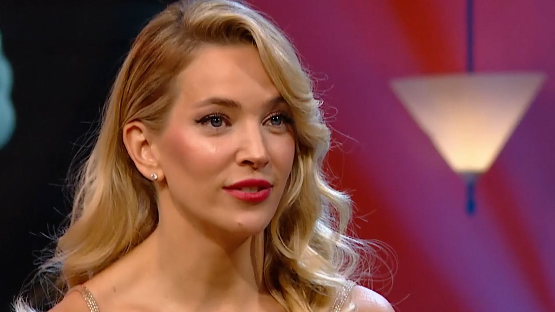 Según el relato de Lopilato, se electrocutó al tocar un poste de luz con cables expuestos mientras esperaba a su hermano