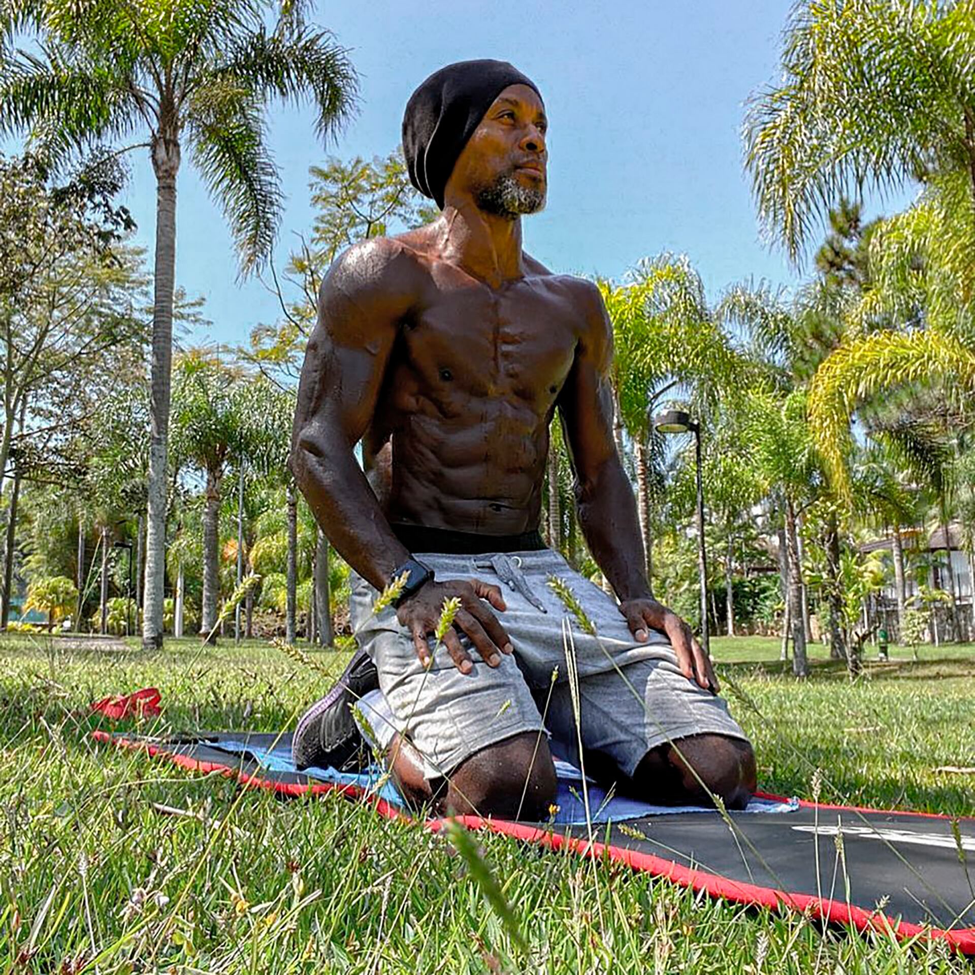 A los 50 años, sigue haciendo un culto de la disciplina y el cuidado físico (@zr11)