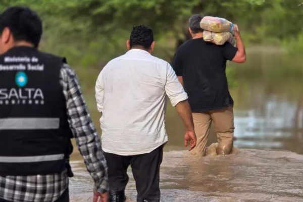 La crecida del Bermejo provocó inundaciones y aisló a comunidades en Salta