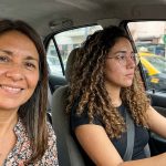 La crio la esposa de su padre y a los 26 años pidió ser adoptada por ella: “Tener que demostrar que era mi mamá fue fuerte y raro”