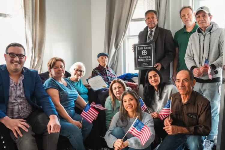 Cano afirma que en su juventud no tuvo vicios y se concentró en trabajar por su familia (@derekarmstead/Instagram)