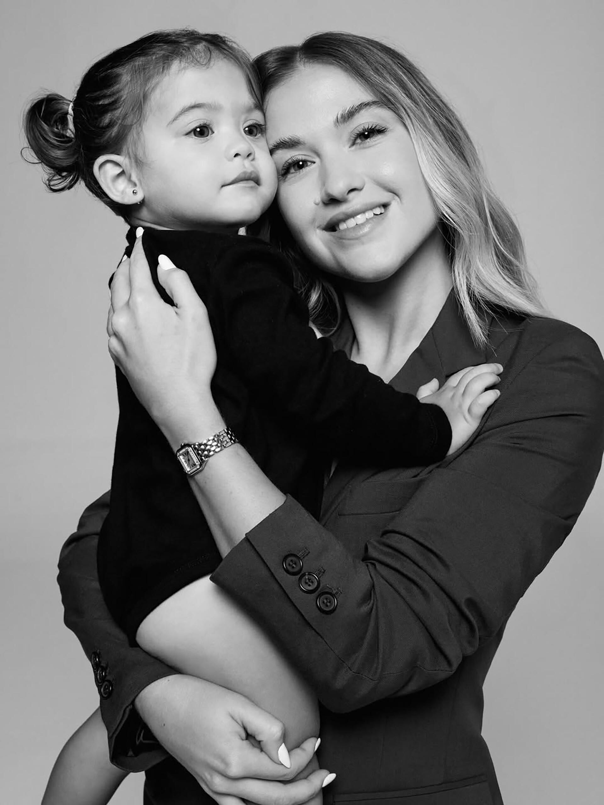 Sofía Calzetti comparte en Instagram una reflexión sobre la maternidad junto a su hija Oliva, consolidando su perfil como influencer digital