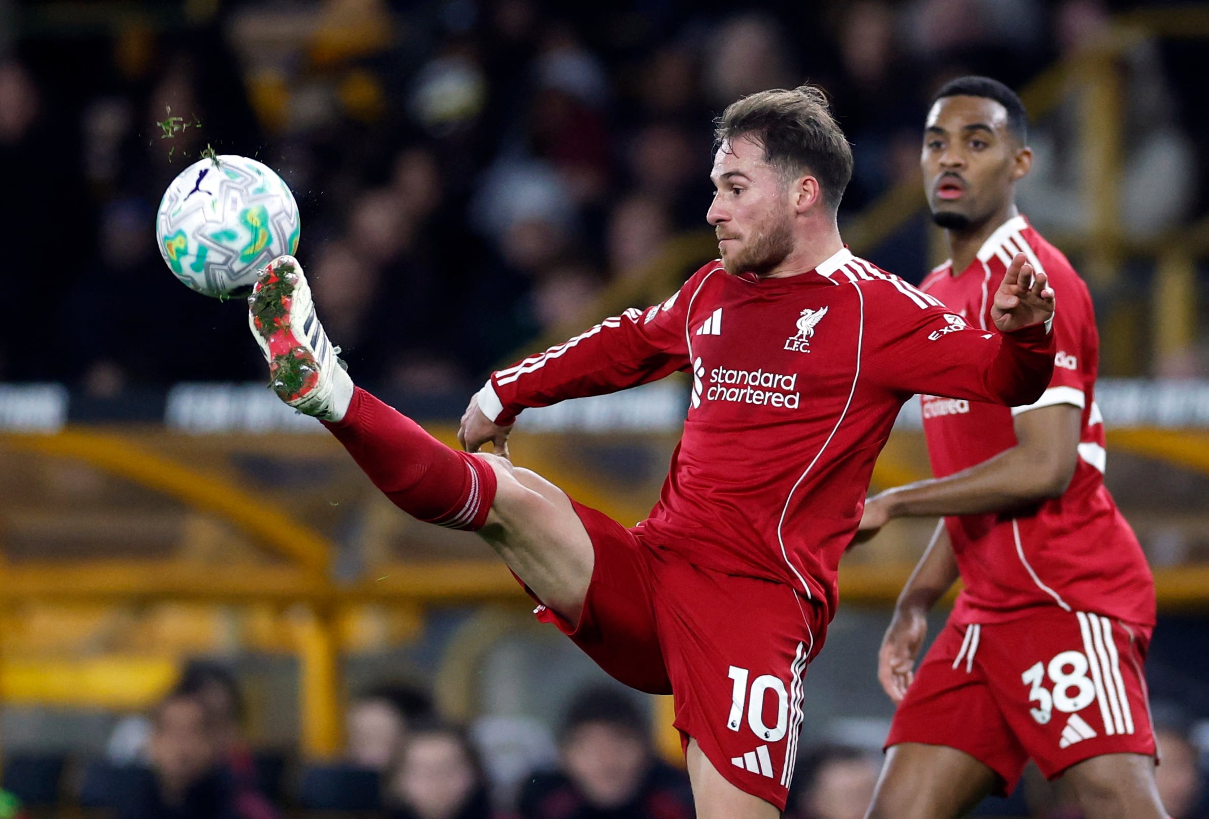 Alexis Mac Allister no está en negociaciones para renovar su vínculo con el Liverpool que expira en 2028 (Reuters/Peter Cziborra)