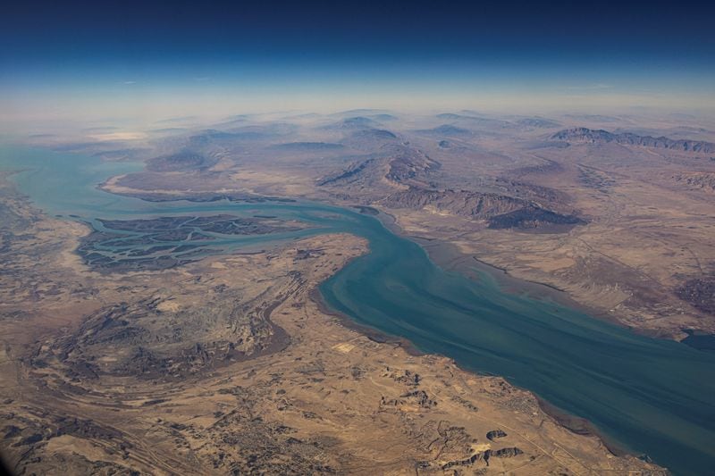 Vista aérea de las costas iraníes y la isla de Qeshm en el Estrecho de Ormuz (REUTERS/Foto de archivo)