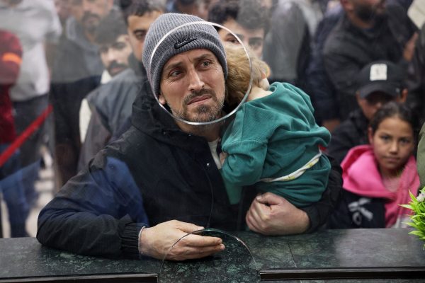 La guerra en Medio Oriente desplazó a 100.000 personas en El Líbano en un solo día