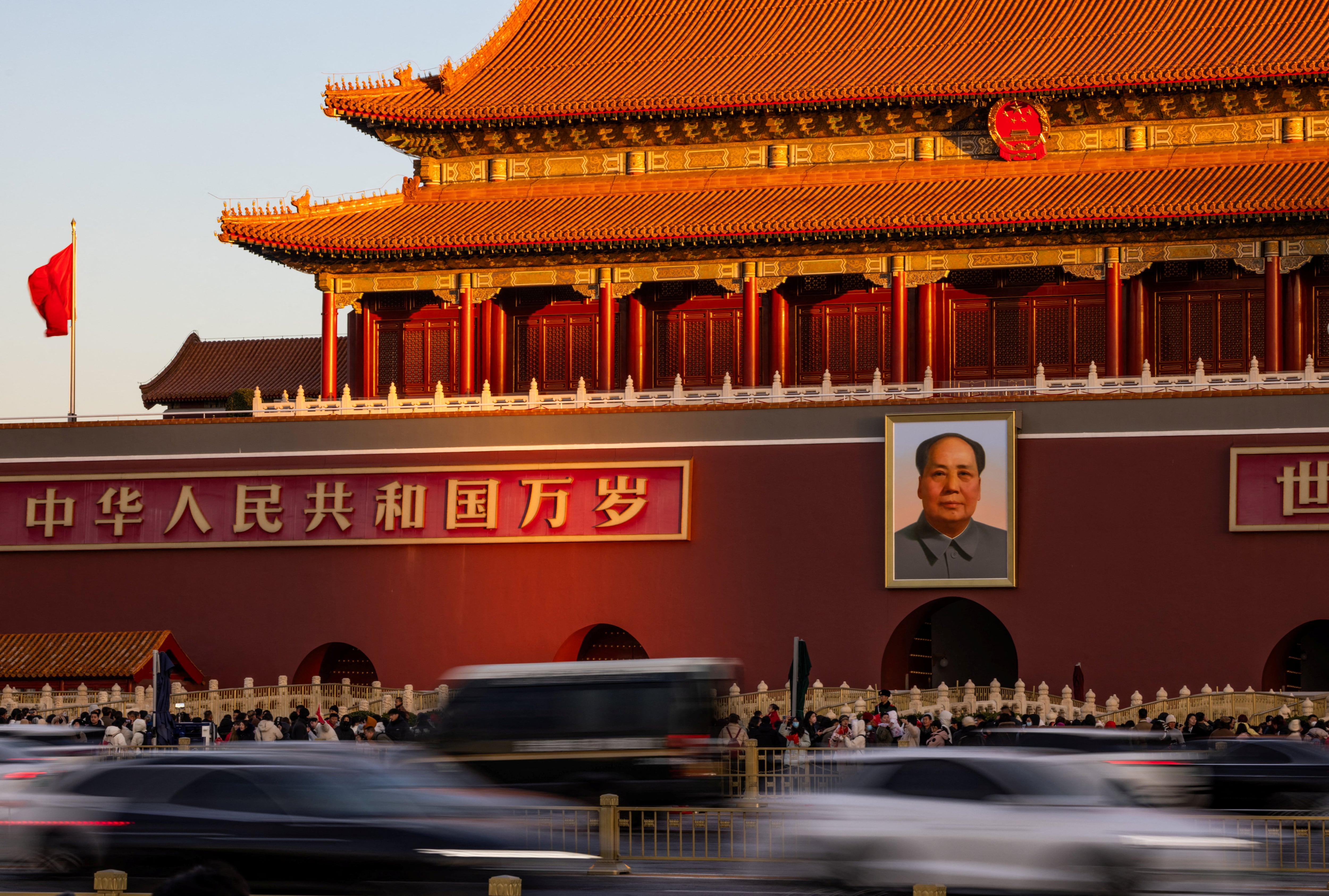Puerta de Tiananmén, donde se encuentra un gran retrato del fallecido presidente chino Mao Zedong (REUTERS/Maxim Shemetov)