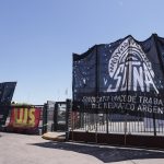 La Justicia revocó el desalojo en FATE y legitimó la protesta del sindicato por el cierre de la fábrica