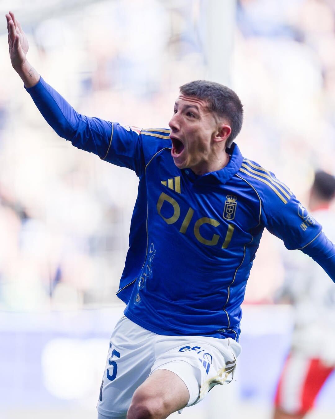 Thiago Fernández acumula dos asistencias en seis partidos con el Real Oviedo (@thiagofernandez_04)