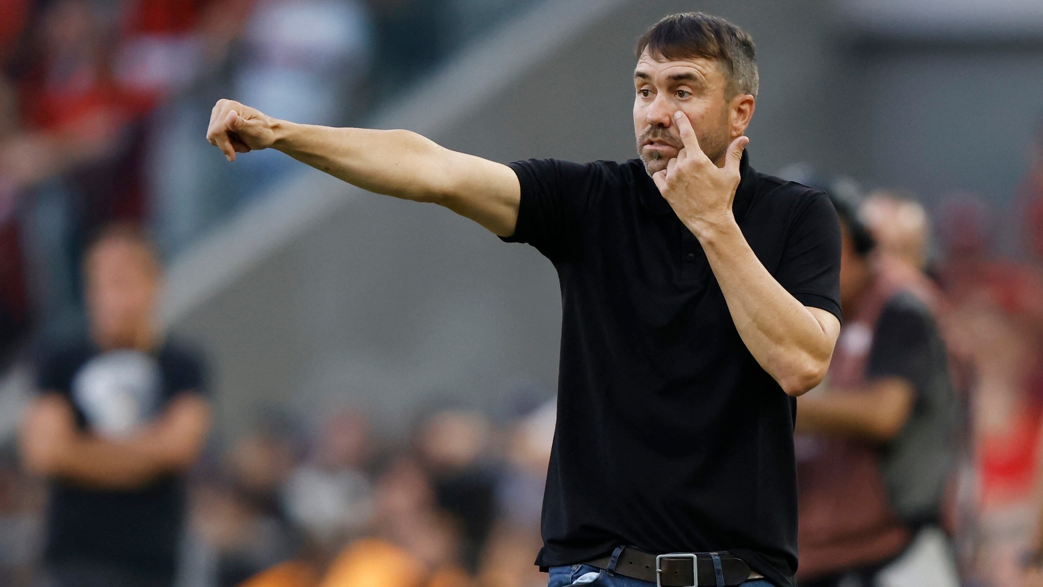 El Chacho Coudet deberá decidir si utilizará los cupos para reforzar el plantel (REUTERS/Rodolfo Buhrer)