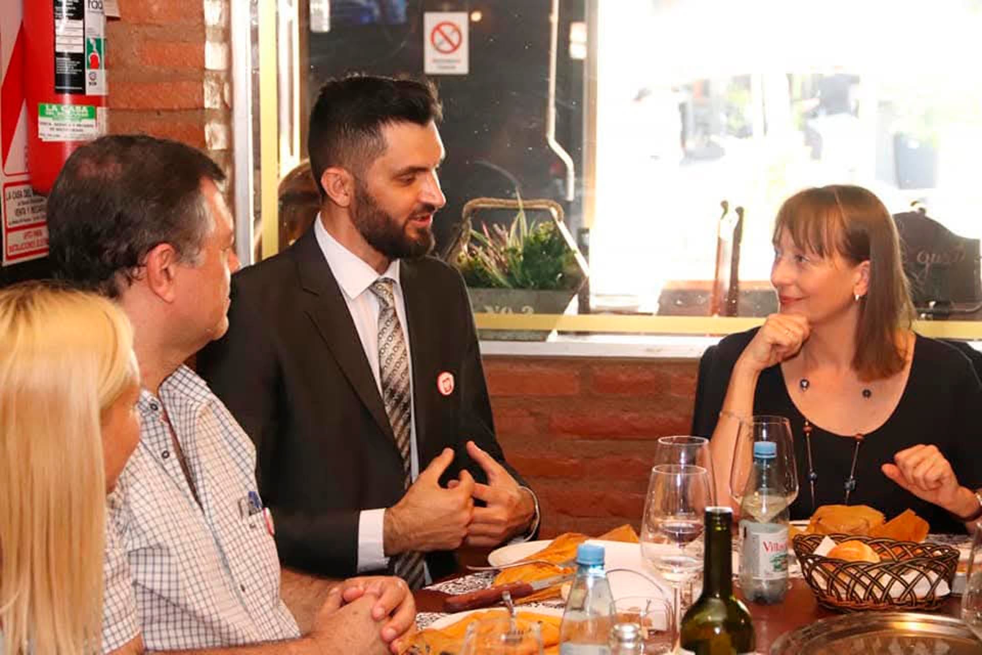 Francisco Condorí junto a la embajadora de Polonia en Argentina, Aleksandra Pawlikowska