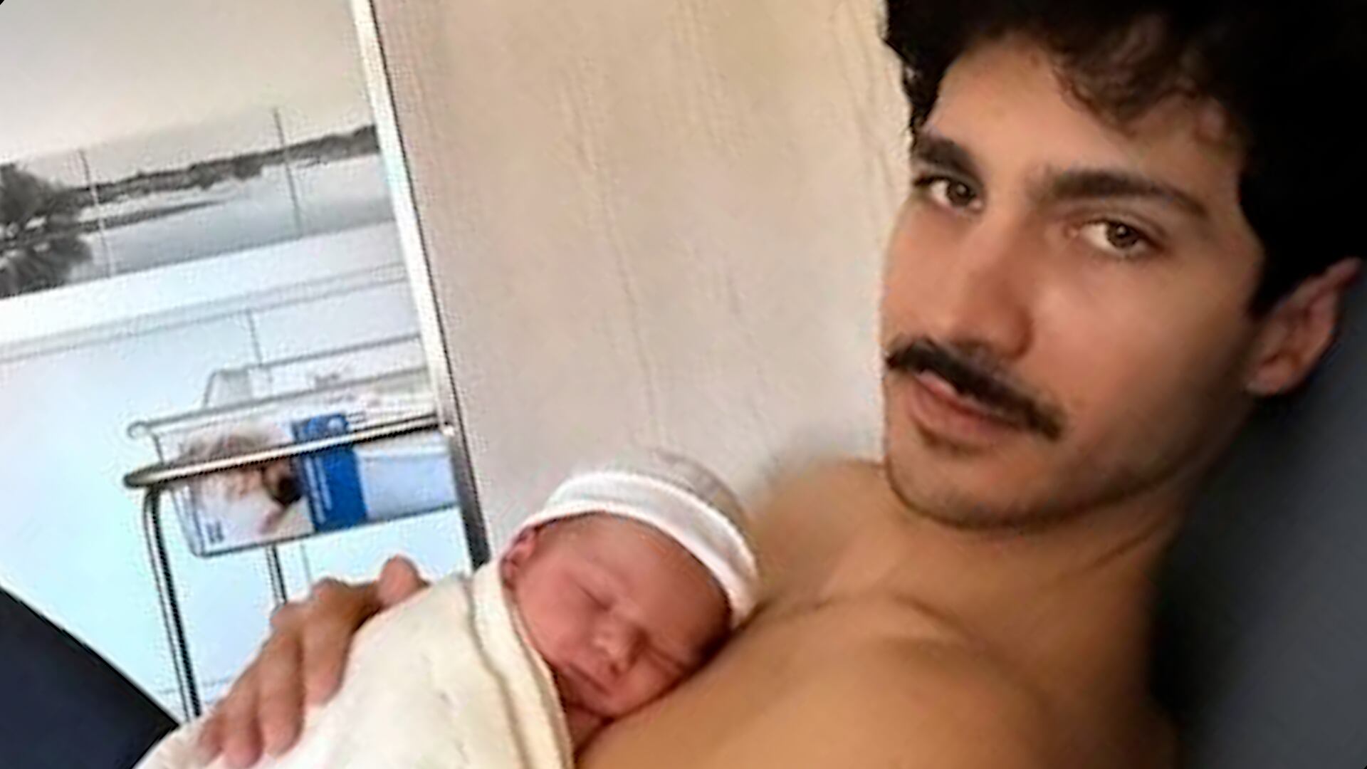 El Chino Darín y en sus barzos su primer hijo Dante