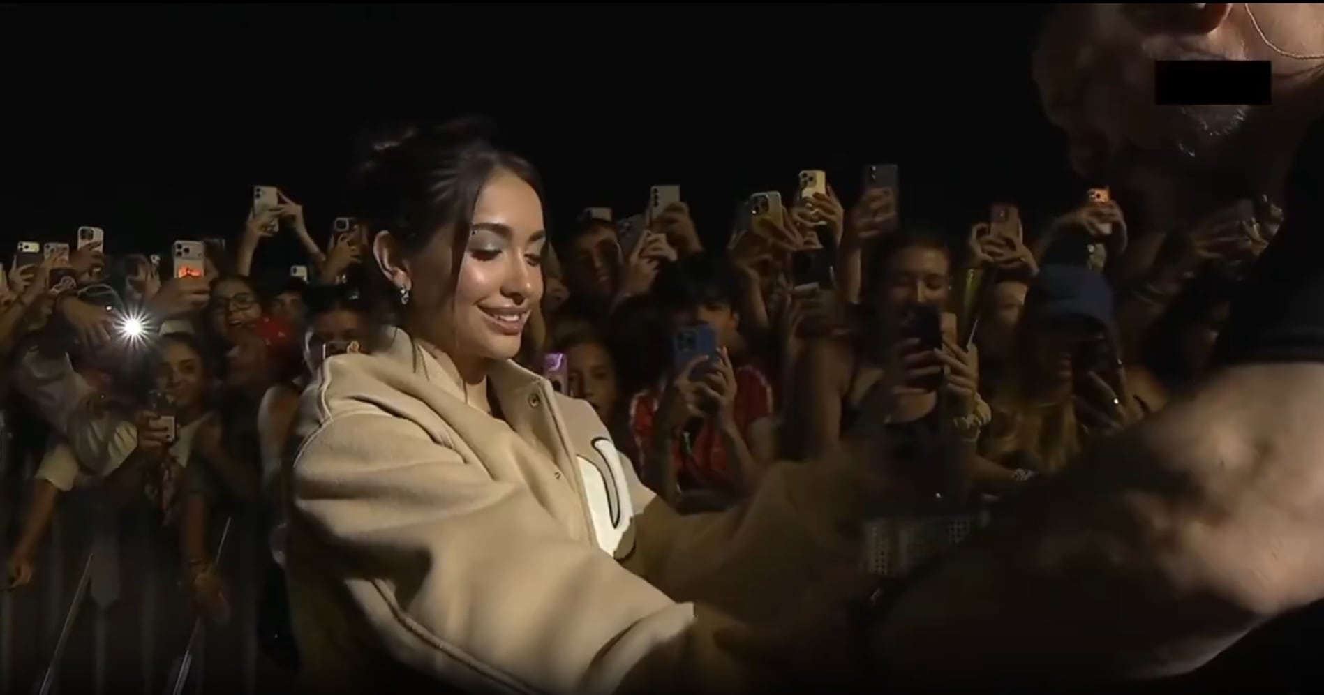 La sorpresiva aparición de María Becerra en el show de Sabrina Carpenter en Lollapalooza Argentina que fue furor