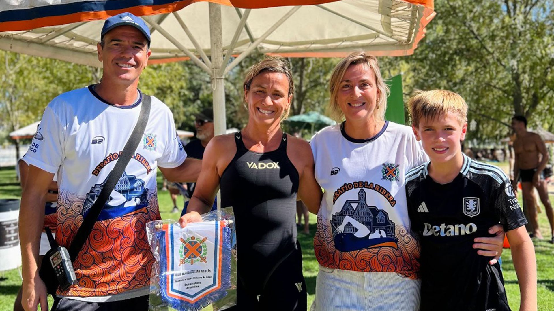 En la organización, las autorizaciones ante Prefectura y el municipio designaron a Federico Cardozo y Carolina Ricardini como representantes de la Subcomisión de Natación del Club de Regatas San Nicolás.