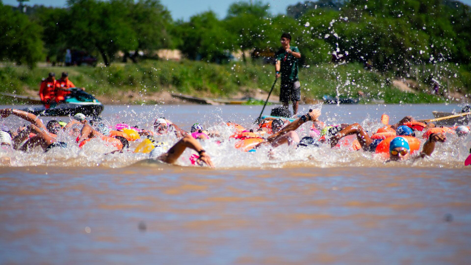 San Nicolás de los Arroyos fue sede de la primera edición del Desafío de la Ribera. La prueba se disputó en aguas abiertas del río Paraná.