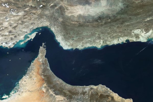 Las alertas de marineros atrapados en el estrecho de Ormuz generaron caos y preocupación en el Golfo Pérsico