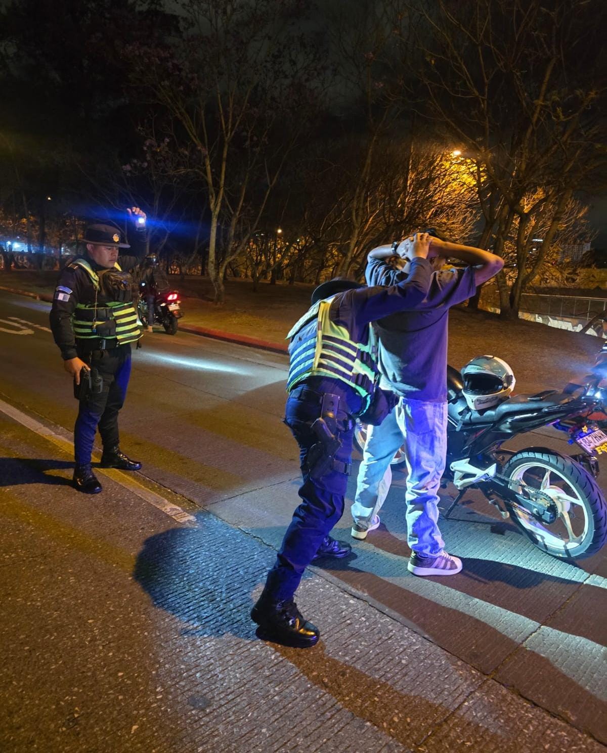 El Departamento de Tránsito de la PNC consignó licencias y aplicó remisiones como parte del Plan Centinela Metropolitano para combatir prácticas ilegales en las vías./(PNC de Guatemala)