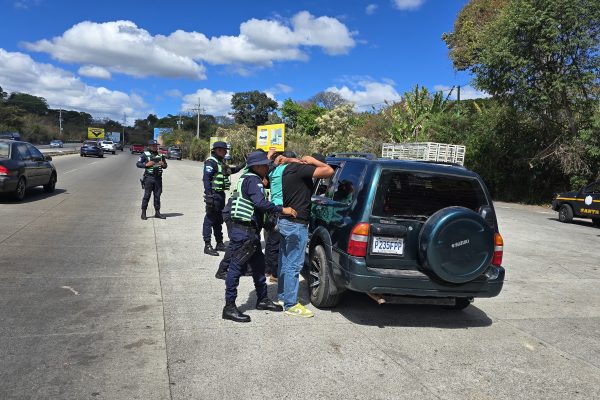 Las autoridades de Guatemala sancionan a 151 motociclistas por carreras clandestinas