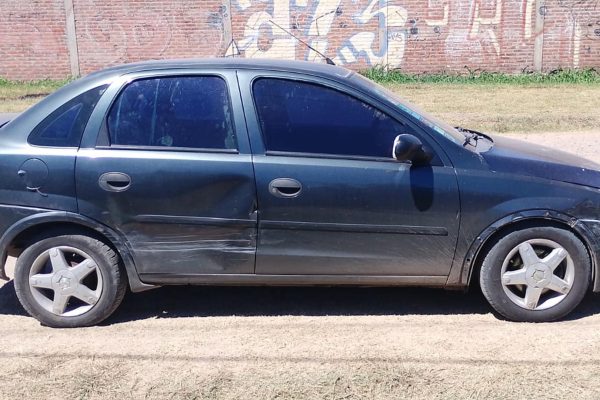 Las deudas del policía acusado de matar al docente que trabajaba de chofer: así quedó el auto tras el asalto
