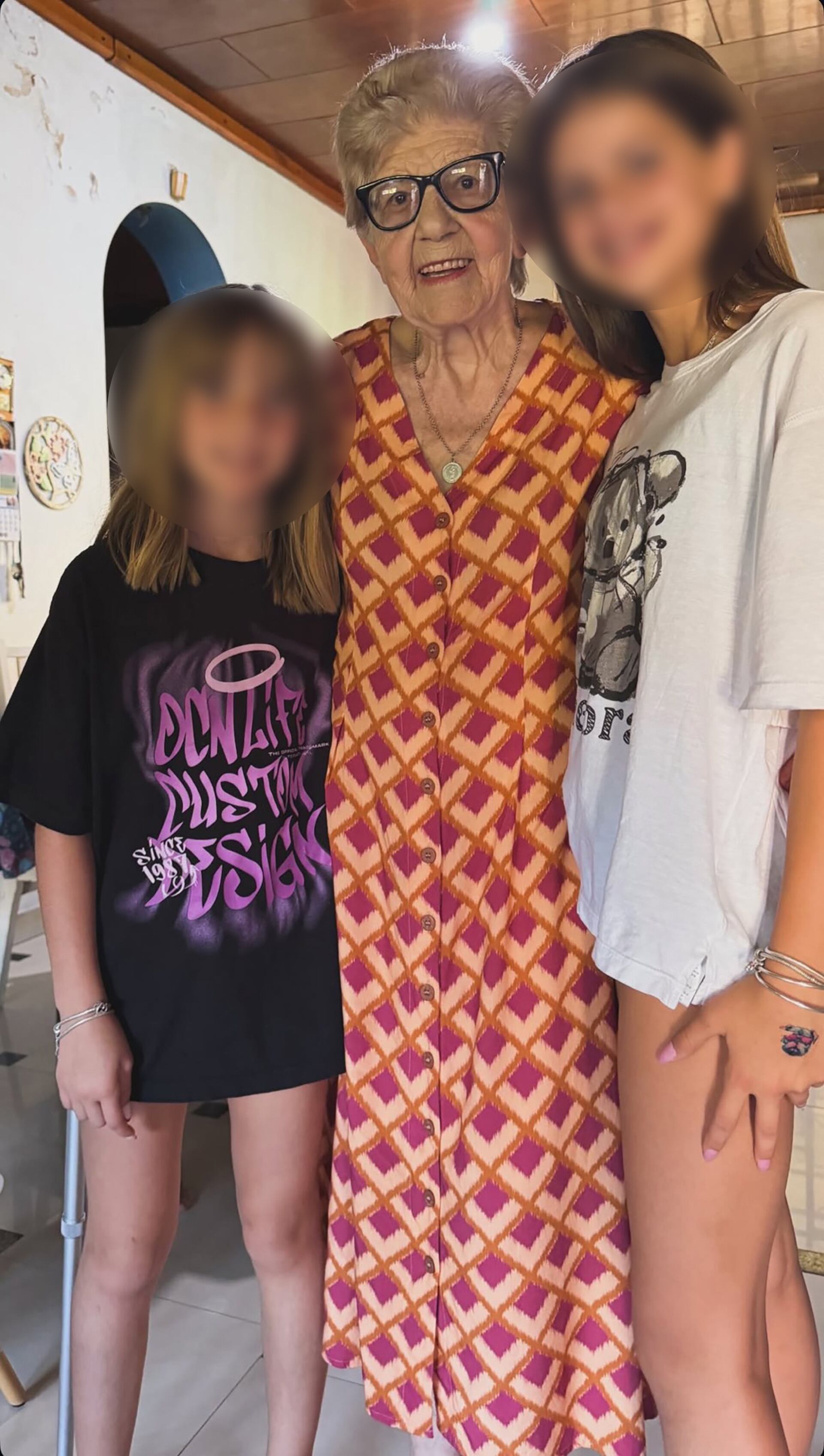 Las jóvenes pasaron tiempo junto a su familia paterna antes del casamiento (X)