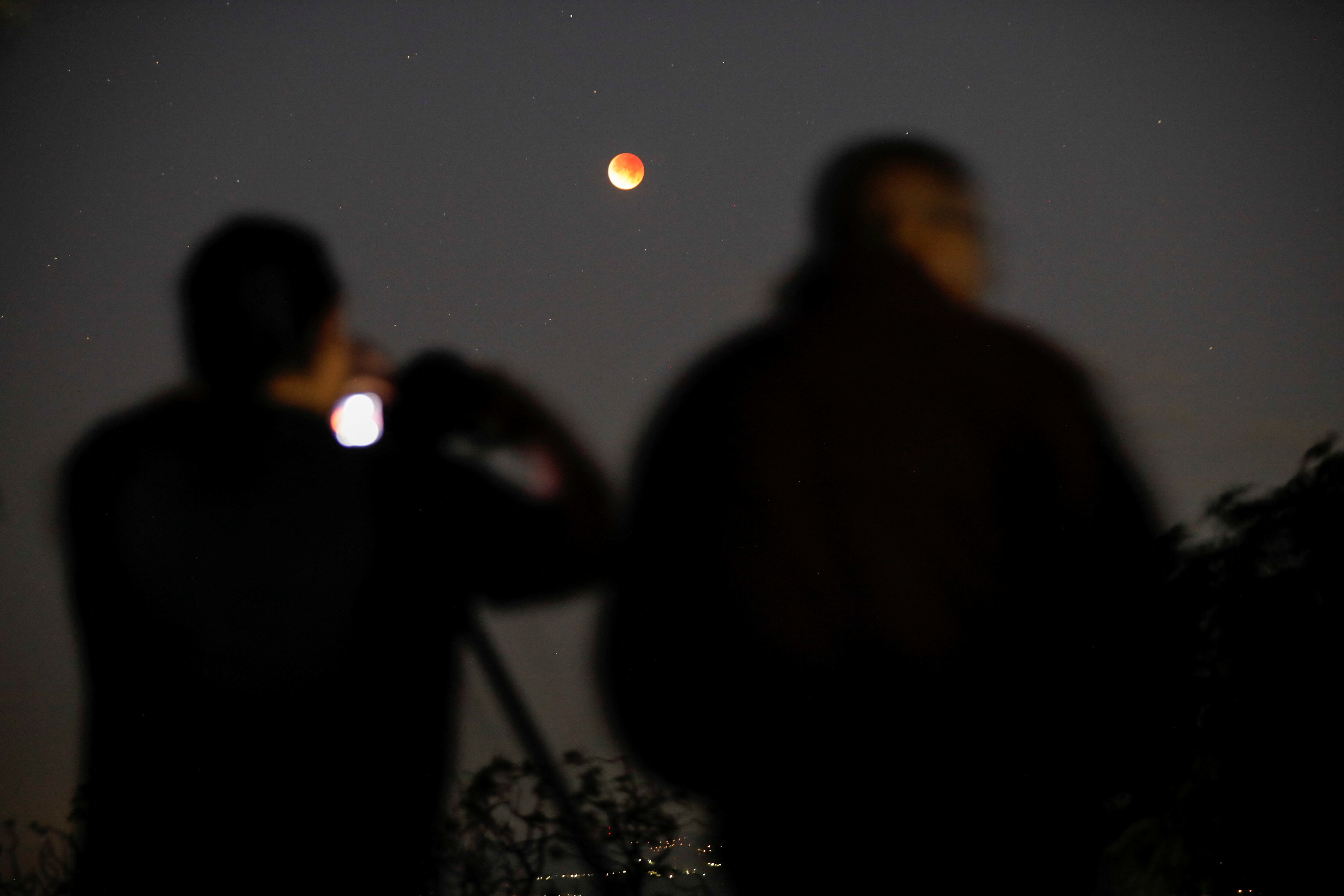 9.	El evento astronómico no fue visible en África ni en Europa pero sí en América Asia oriental Oceanía y el océano Pacífico durante varias horas (REUTERS/Jose Cabezas)