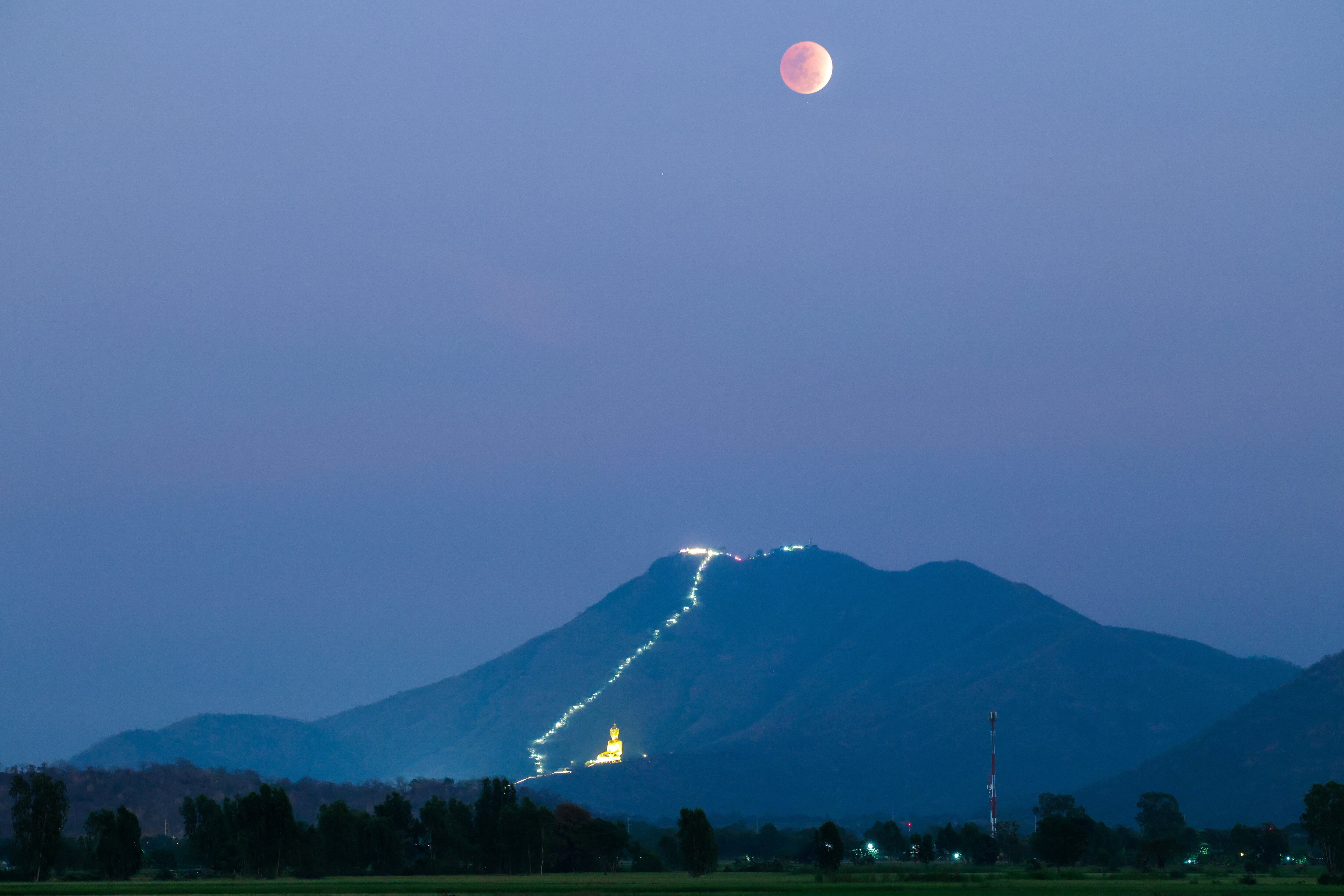 El templo busdista Wat Khao Wong Phrachan en Lopburi, Thailand (REUTERS/Athit Perawongmetha)